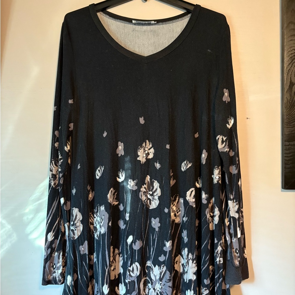 Chic Floral Black and Cream Tunic